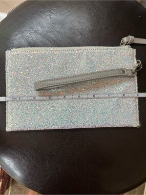 Charming Charlies Silver white Glitter Wristlet Clutch in Iridescent